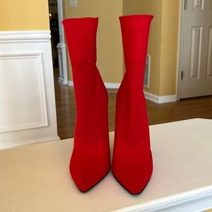 Steve Madden red knit boot size 9 1/2 medium, run small.